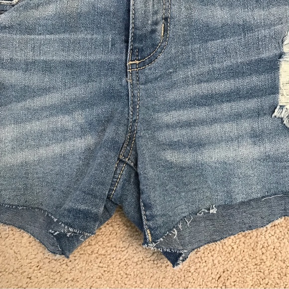 Mudd Distressed Denim Shorty Shorts NEW Womens Size 9 Blue Super Stretch - Picture 10 of 11